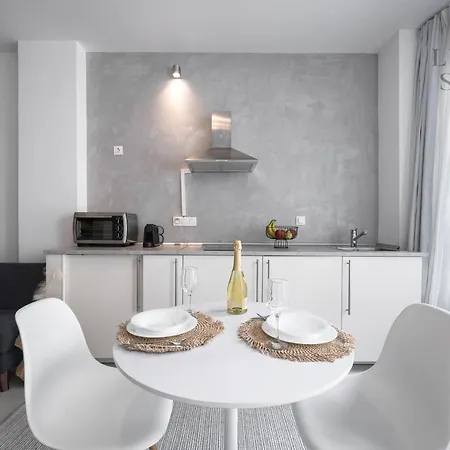 Διαμέρισμα Bohemian, The Luxury